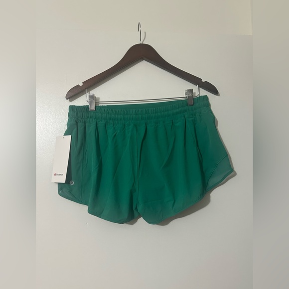 NWT Lululemon Hotty Hot Low-Rise Lined Short 2.5" Cascadia Green Size 14 - Picture 4 of 5